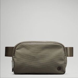 Lululemon Everywhere Belt Bag
